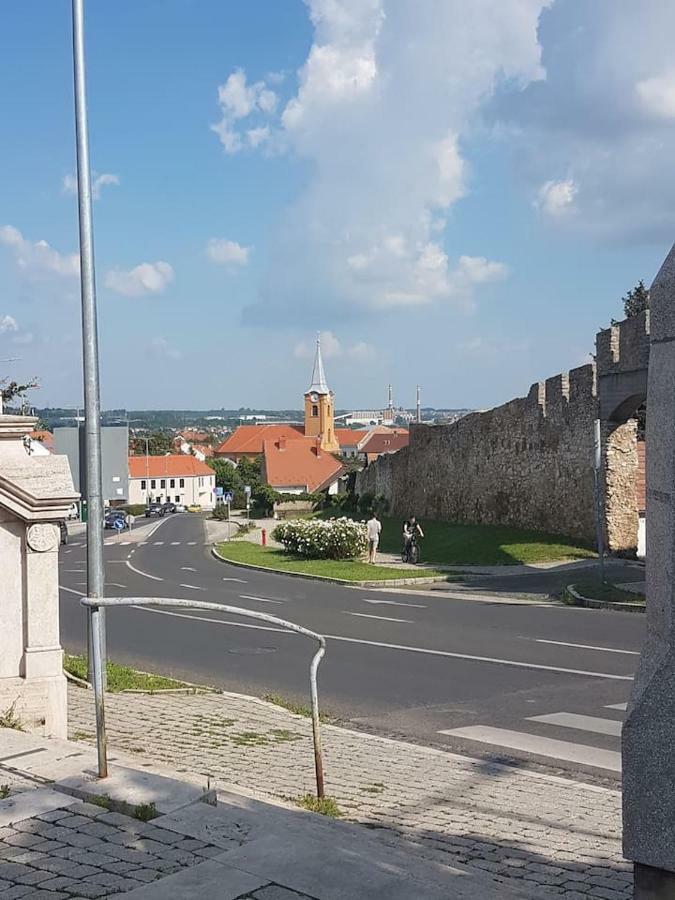 Központhoz közeli - Cool Tettye Apartman Pécs Kültér fotó